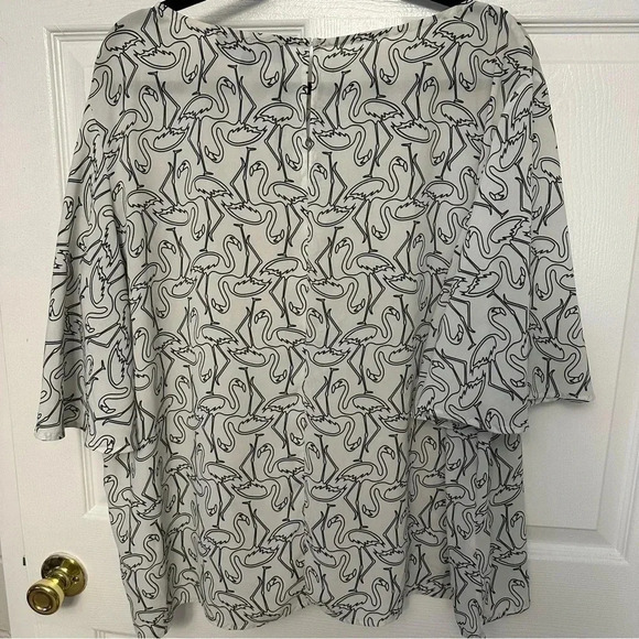 Eloquii dress shirt with flamingos in black trim. Size 18 with oversize sleeve - Picture 3 of 6